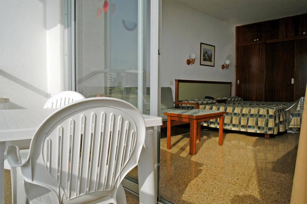 Apartamentos Luz Playa Las Palmas Room photo